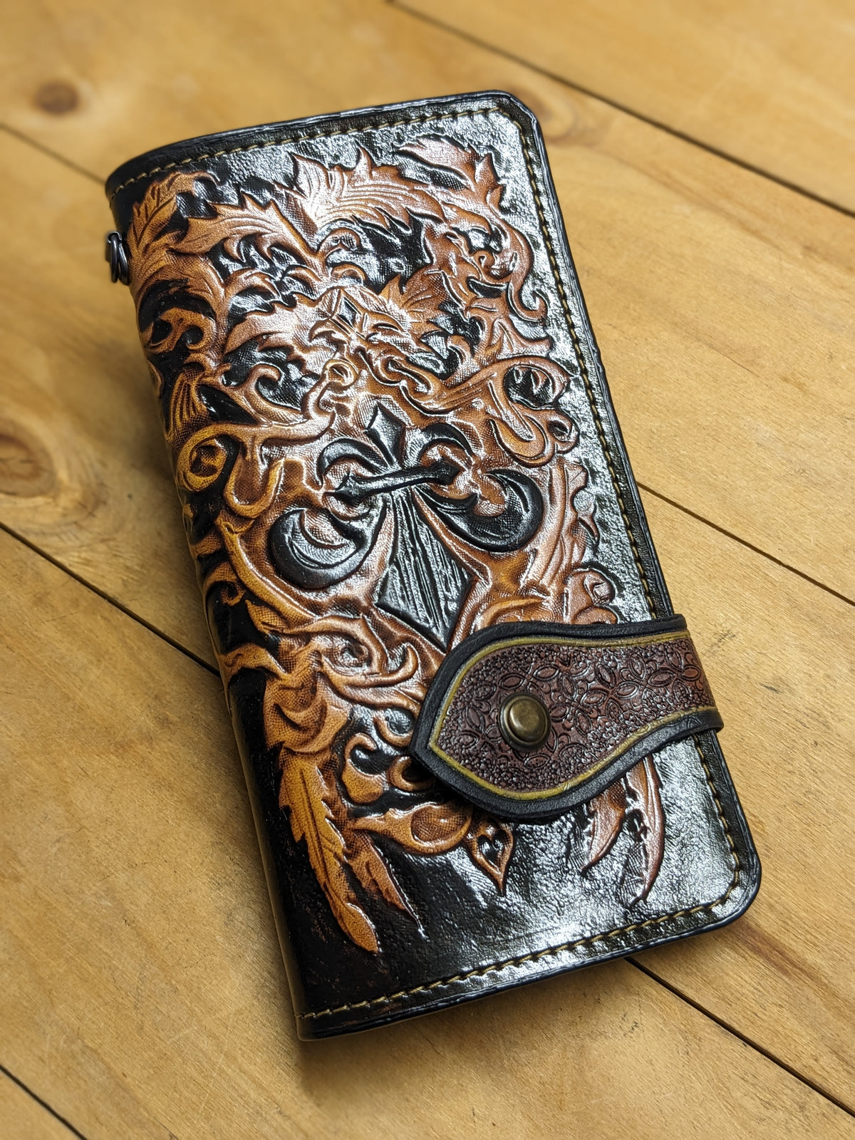 M2P6, Lilium Fleur-de-lis Floral Sheridan Style Biker Wallet