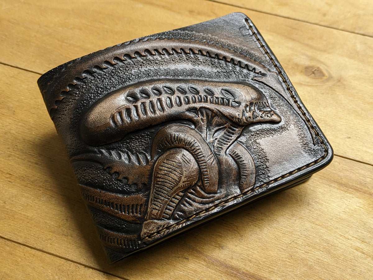 M1M10, Alien, Xenomorph & Predator Bifold Leather Wallet
